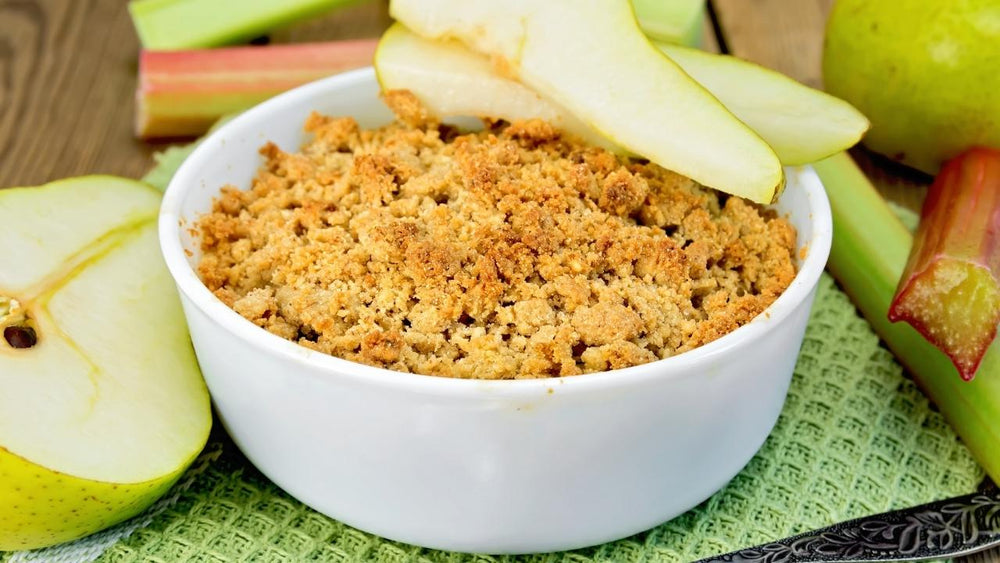 Crumble de Pera Rocha com Moscatel do Douro e Chocolate Negro com Amora