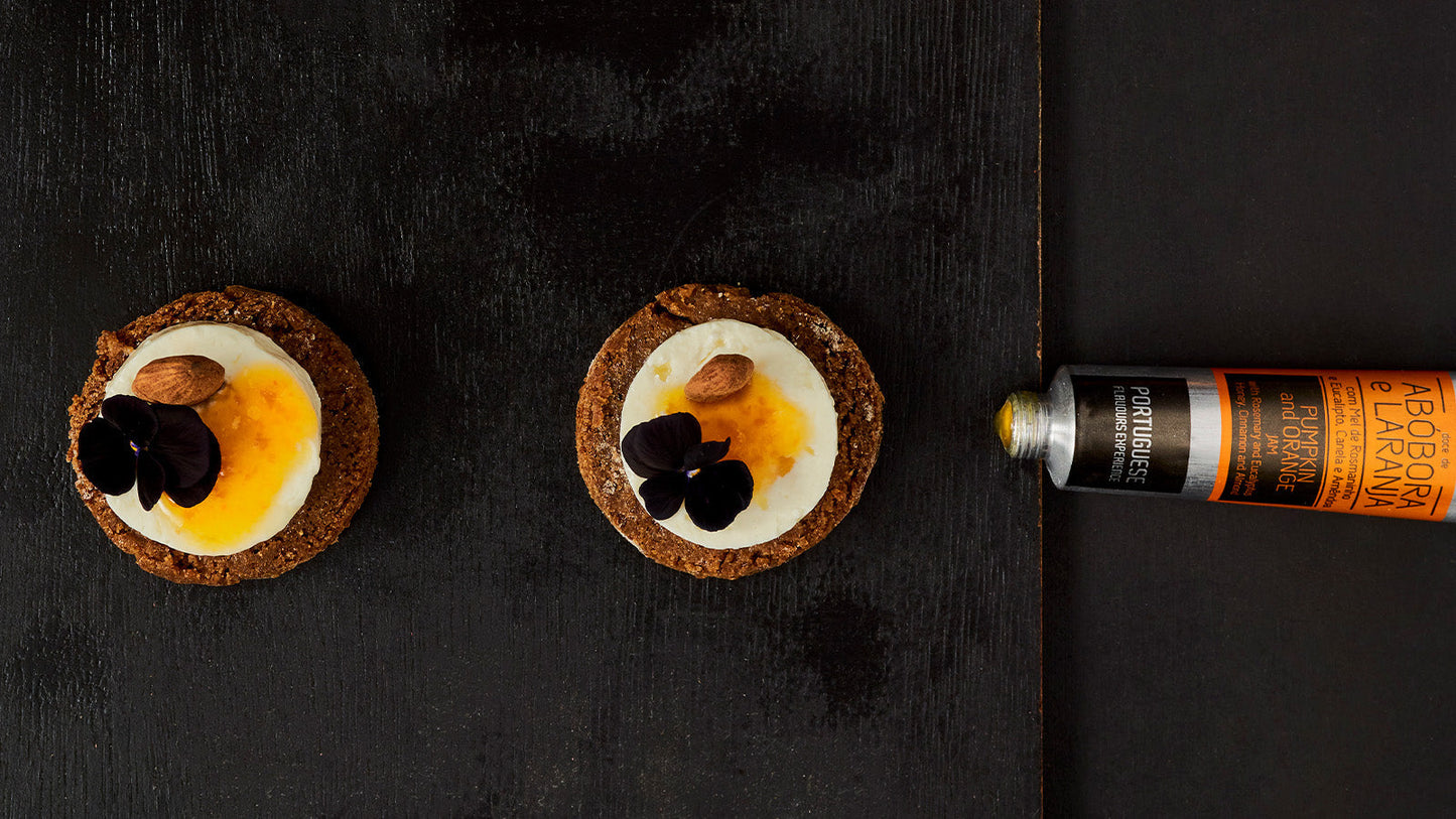 Entrada Romântica de Broa de Avintes com Queijo Fresco e Doce de Abóbora