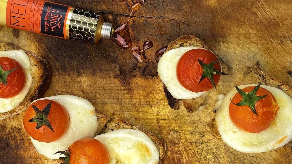 Tosta de Mozzarella com Mel de Flor de Laranjeira e Malagueta & Tomate Cherry