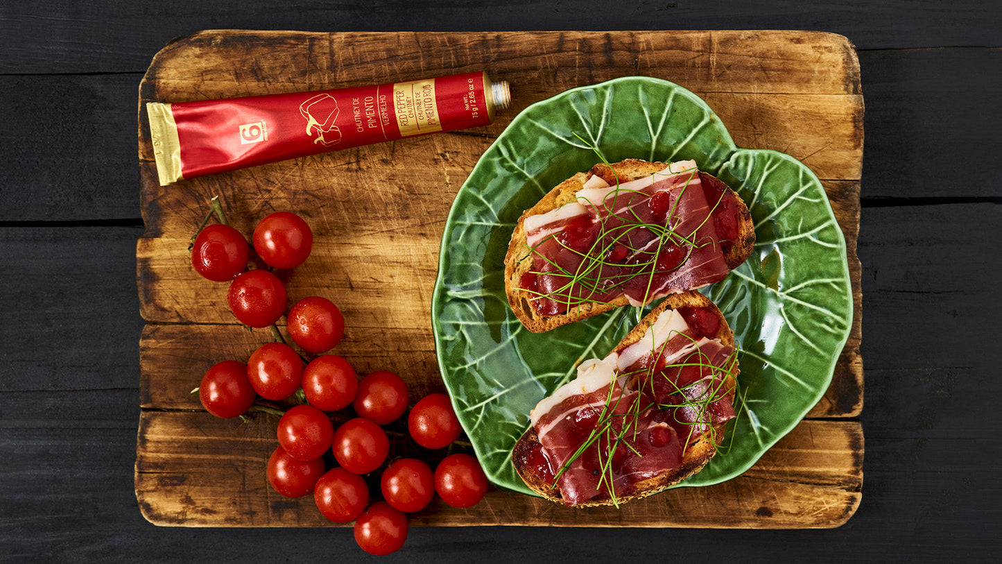 Tosta de Presunto Serrano com Chutney de Pimento Vermelho