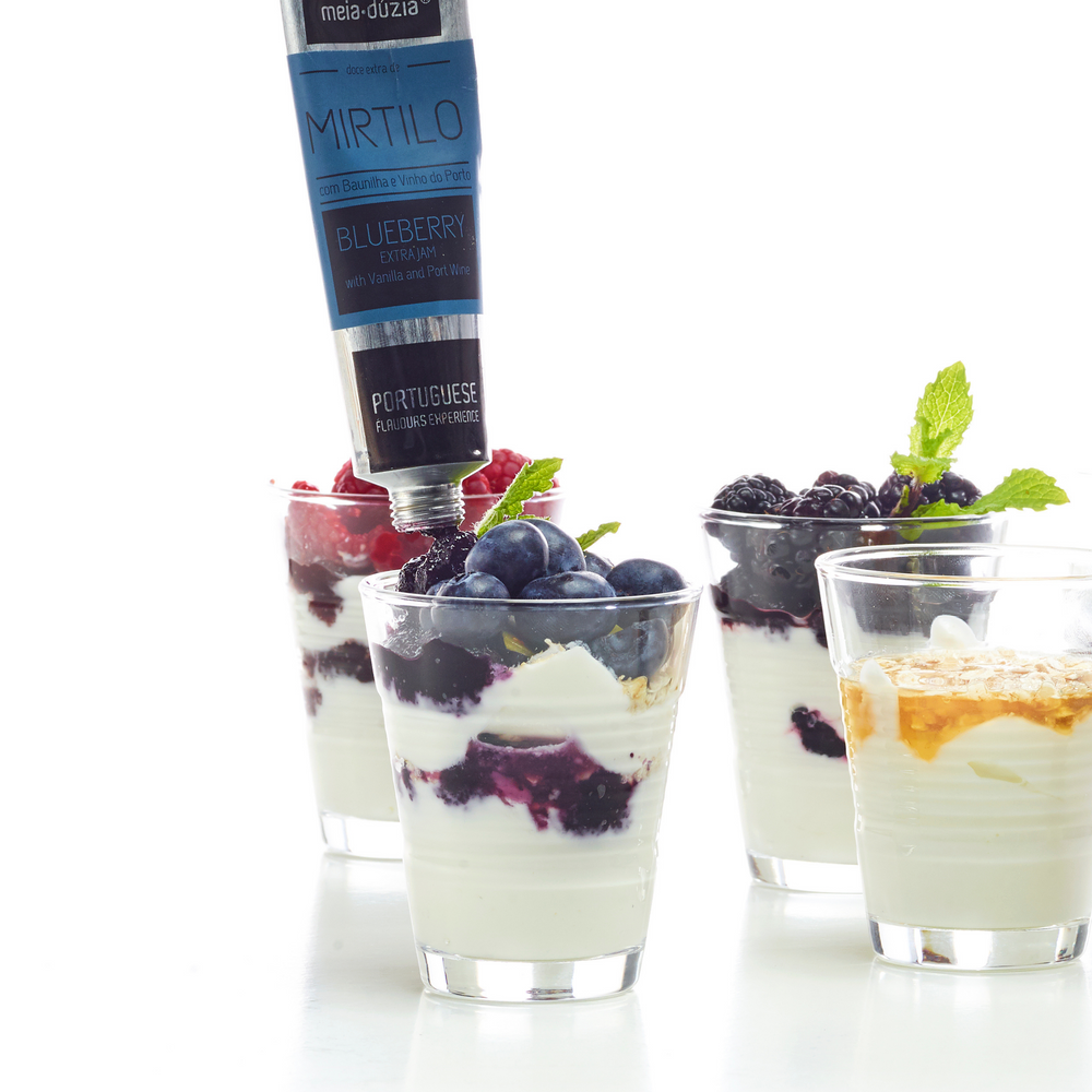 
                  
                    Iogurte grego com frutos vermelhos e compota artesanal de baunilha e vinho do porto meia.dúzia. PACK 3 Doce Amor | Prenda Dia dos Namorados | Amantes de Doces
                  
                