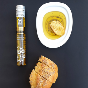
                  
                    Experience Box no. 1 - Olive Oil from Portugal + Olive Paste + Crackers
                  
                