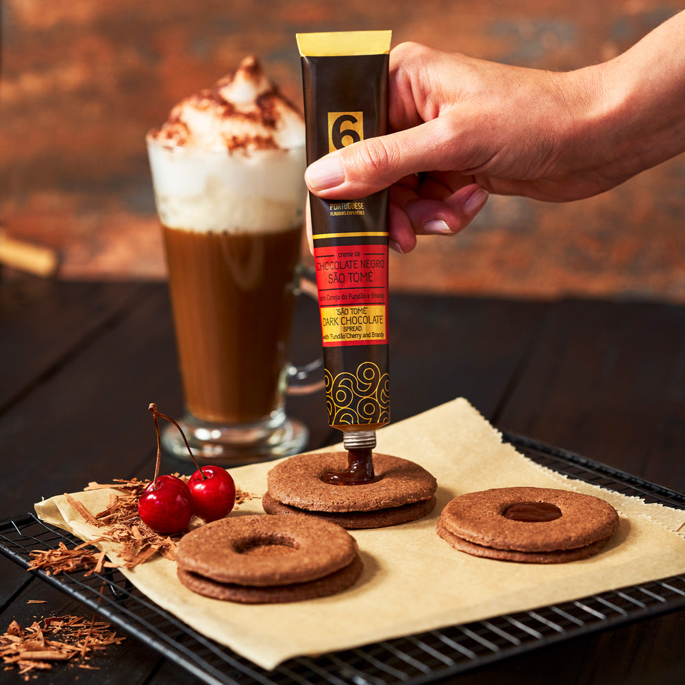 
                  
                    Chocolate Negro com Cereja e Brandy - Elétrico & Sé - Lembrança de Lisboa
                  
                