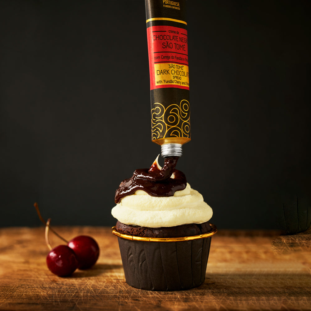 
                  
                    Chocolate Negro com Cereja e Brandy - Elevador Santa Justa - Lembrança de Lisboa
                  
                