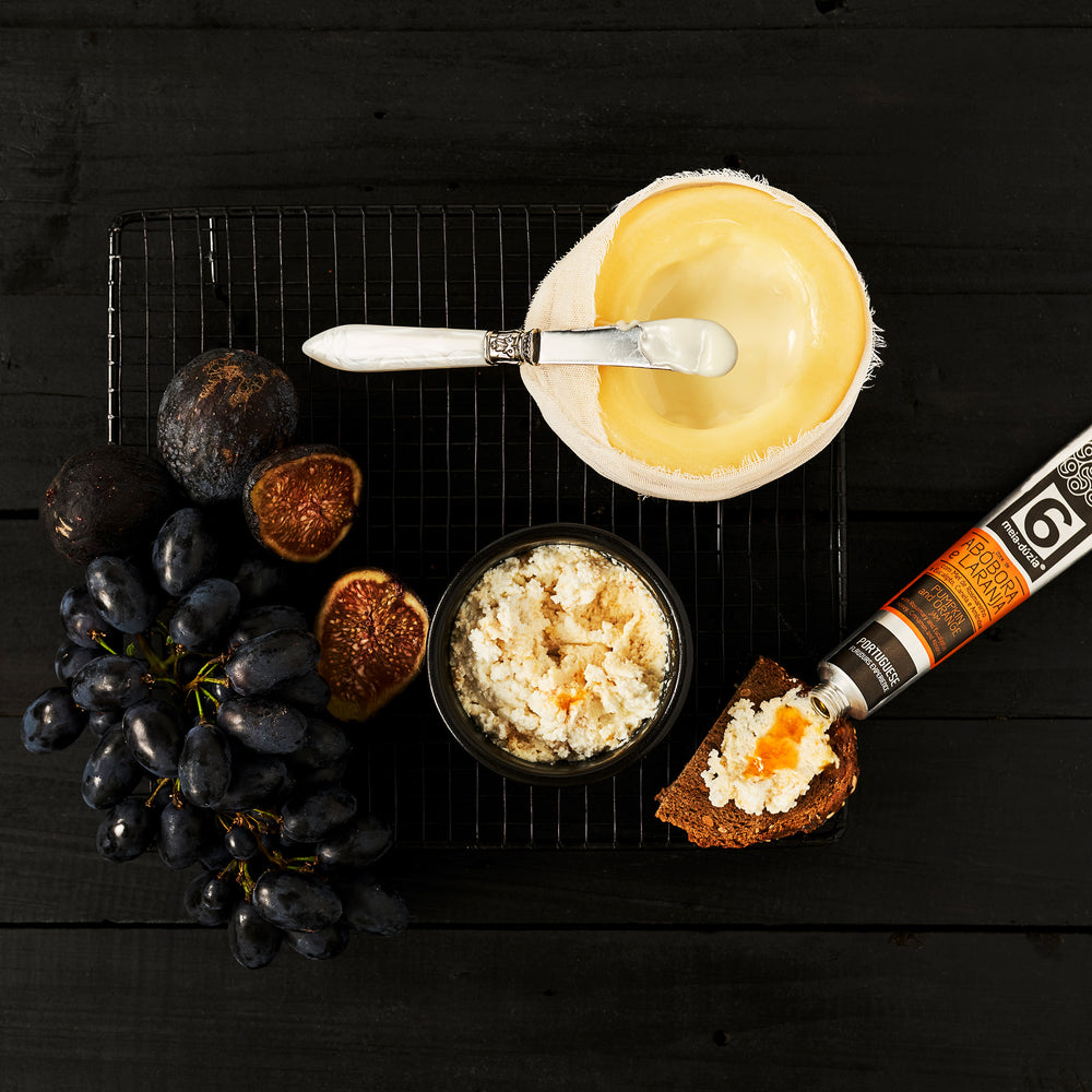 
                  
                    Doce de Abóbora, Laranja, Mel de Rosmaninho, Eucalipto, Canela e Amêndoas
                  
                