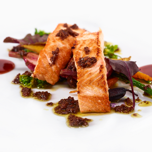 
                  
                    salmão grelhado com pasta de azeitona galega com figo meia.dúzia®
                  
                