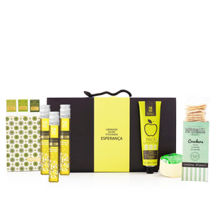 Cabaz Gourmet Esperança– Experiência Gastronómica n.1 meia.dúzia®. Produtos 100% portugueses de qualidade premium e marcas exclusivamente portuguesas, inclui Doce Extra de Maçã Bravo de Esmolfe com Canela, Pack 3 Azeites Verdes - Especial Azulejos Portugueses (Azeite Virgem Extra Biológico Suave Verde, Azeite Virgem Extra Médio Verde e Azeite Virgem Extra Intenso Verde), Crackers Ondina Sésamo e Queijo de Mistura Regional Saloio Santiago