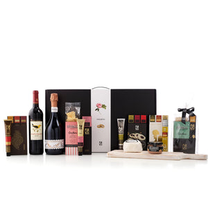 
                  
                    Cabaz Gourmet Luxury- Aniversário de Casamento - Bodas de Ouro meia.dúzia®, inclui Doce de Figo e Laranja com vinho do Porto, Doce de Pera Rocha e Groselha com Cidreira e Pimenta Rosa e Doce de Morango com Vinho do Porto e Malagueta, Chocolates Negros com Frutas, Azeites com Pimentas e Malagueta, Chutney de Manga e Pasta de Azeitona, Crackers, Mel Multifloral, Queijo de Vaca, Paté de Porco Preto Ibérico Pata Negra, Vinho DOC Douro Papa Figos, Espumante Quinta de Santiago, Tábua de madeira
                  
                