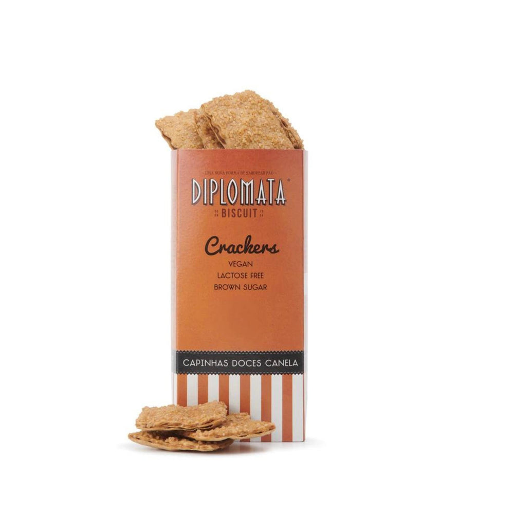 Crackers Capinhas Doces Canela - Vegan. Perfeita harmonia do doce com o salgado. Formada por finas capas com canela. Ligeiramente adocicada por cima, com açúcar granulado de cana.