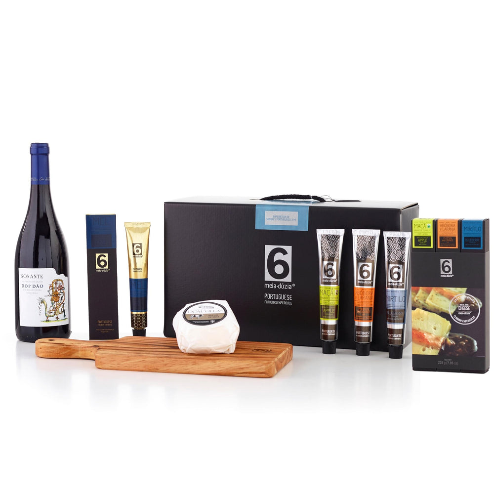 Cabaz Gourmet n.5 meia.dúzia®. Cabaz gourmet com experiência Gastronómica para os amantes de queijo. Uma seleção de produtos e sabores 100% portugueses, artesanais e de qualidade superior, fazem parte deste Cabaz de gourmet ideal para amantes de queijo. Esta é uma caixa oferta gastronómica de sabores de ideais para harmonizar com queijos curados portugueses..