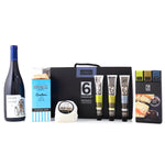 Cabaz Gourmet n.8 meia.dúzia®. Cabaz gourmet com experiência Gastronómica para os amantes de queijo. Uma seleção de produtos e sabores 100% portugueses, artesanais e de qualidade superior, fazem parte deste Cabaz de gourmet ideal para amantes de queijo. Esta é uma caixa oferta gastronómica de sabores de ideais para harmonizar com queijos curados portugueses.