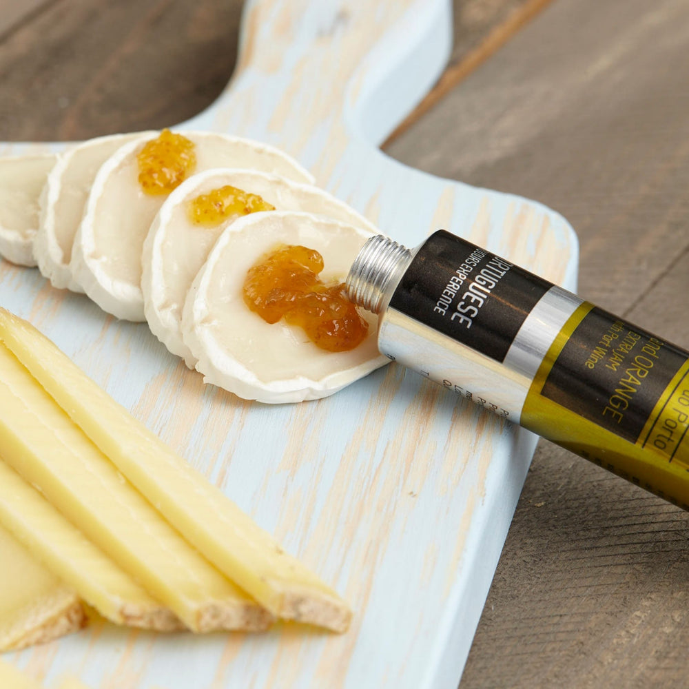 
                  
                    Queijo chèvre com compota de figo e laranja com vinho do Porto meia.dúzia®
                  
                