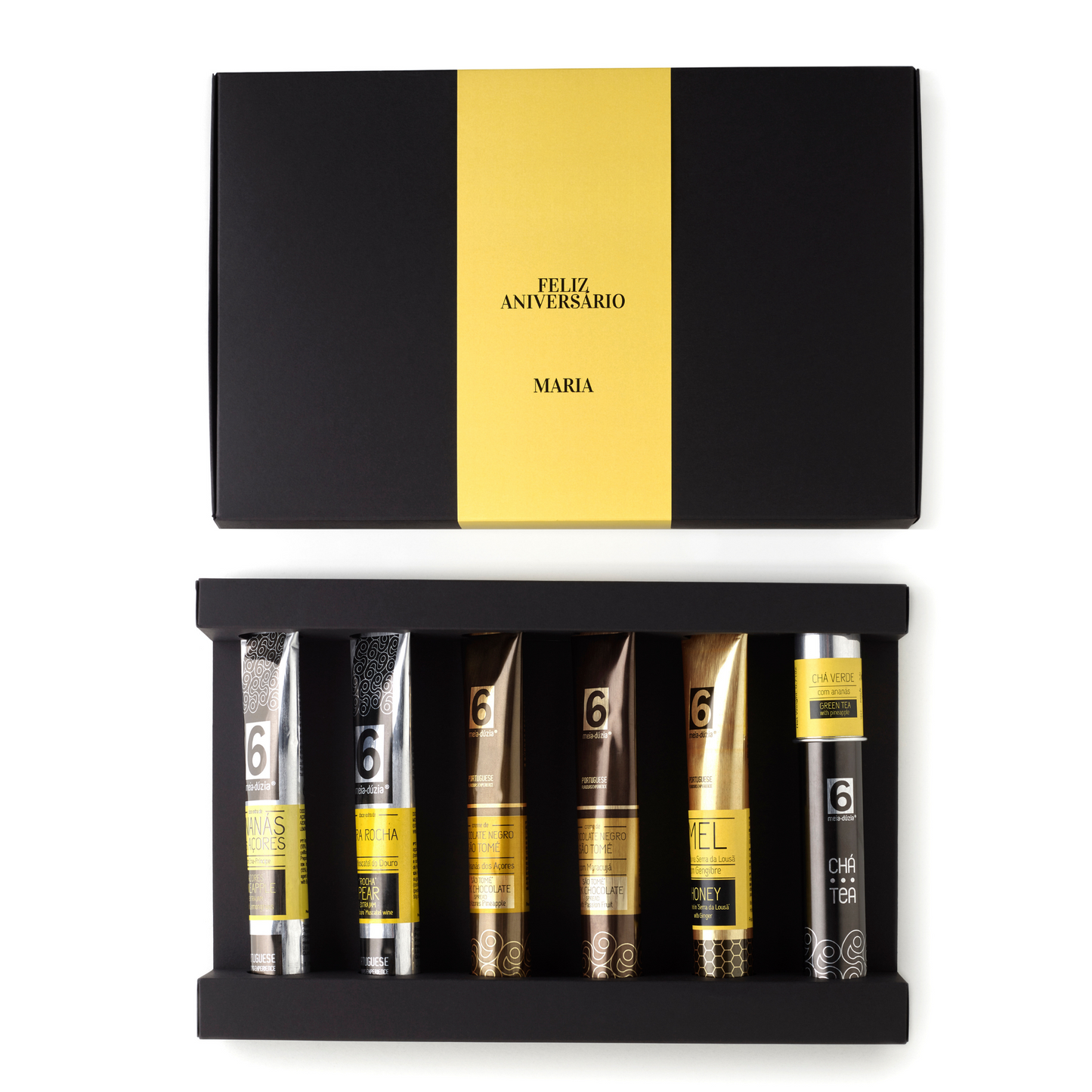PACK 6 Edição Especial Aniversário nº 1, com compota de ananás, compota de prea, chocolate negro com ananás, chocolate negro com maracujá, mel serra da Lousã com gengibre, chá verde com ananás - meia.dúzia, sabores de Portugal PACK 6 Sabores | Presente de Aniversário Personalizável. Sabores de Portugal num presente de aniversário gourmet que todos amam receber. meia.dúzia® Sabores de Portugal, prendas de aniversário gourmet