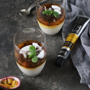 
                  
                    Panna Cotta com Doce de Maracujá com Gengibre. Uma sobremesa light recheada de sabores intensos!
                  
                