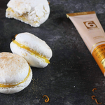 Macarons de Baunilha recheados com Creme de Chocolate Branco com Laranja do Algarve, Yuzu e Iyokan meia.dúzia®. Uma receita com elegância!