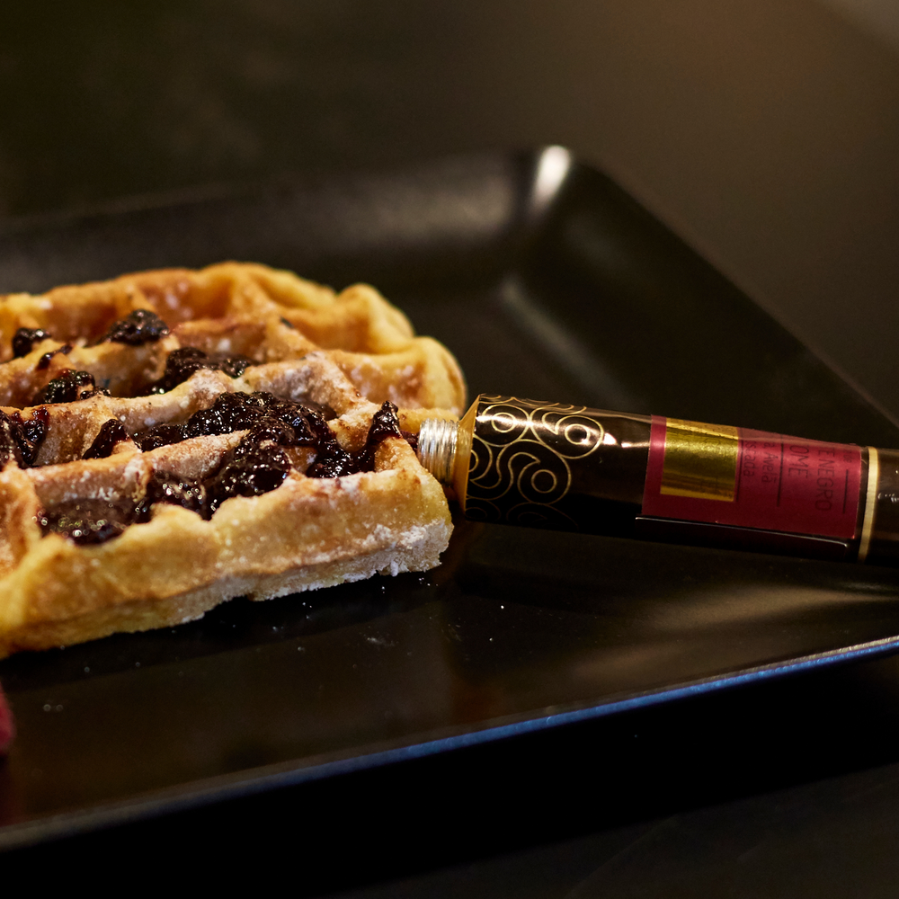 
                  
                    Waffle com topping de creme de chocolate negro São Tomé com amora, avelã e noz-moscada meia.dúzia
                  
                