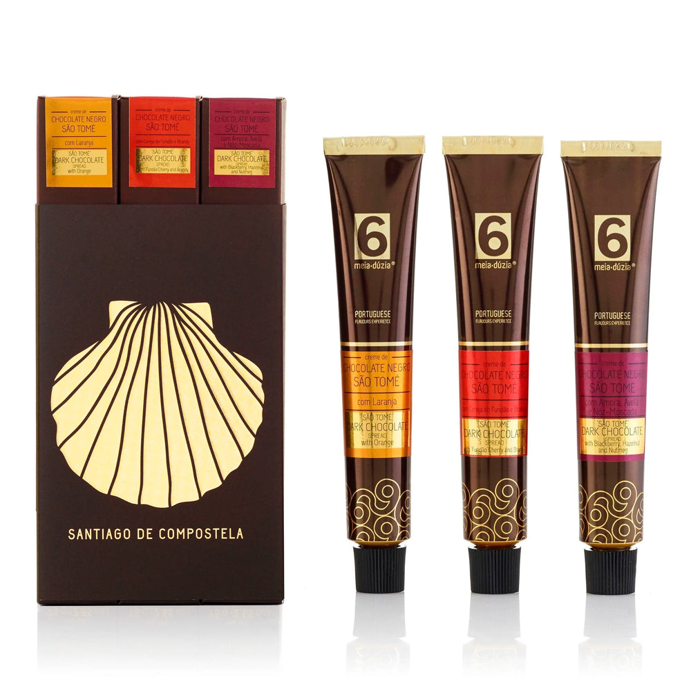 PACK 3 Cremes de Chocolate - Edição Santiago Compostela, inclui: creme de chocolate negro São Tomé com laranja do Algarve creme de chocolate negro com São Tomé com cereja do Fundão e Brandy, creme de chocolate negro São Tomé com aroma, avelã e noz-moscada - cremes de chocolate com frutas portuguesas em bisnaga by meia.dúzia - sabores de Portugal