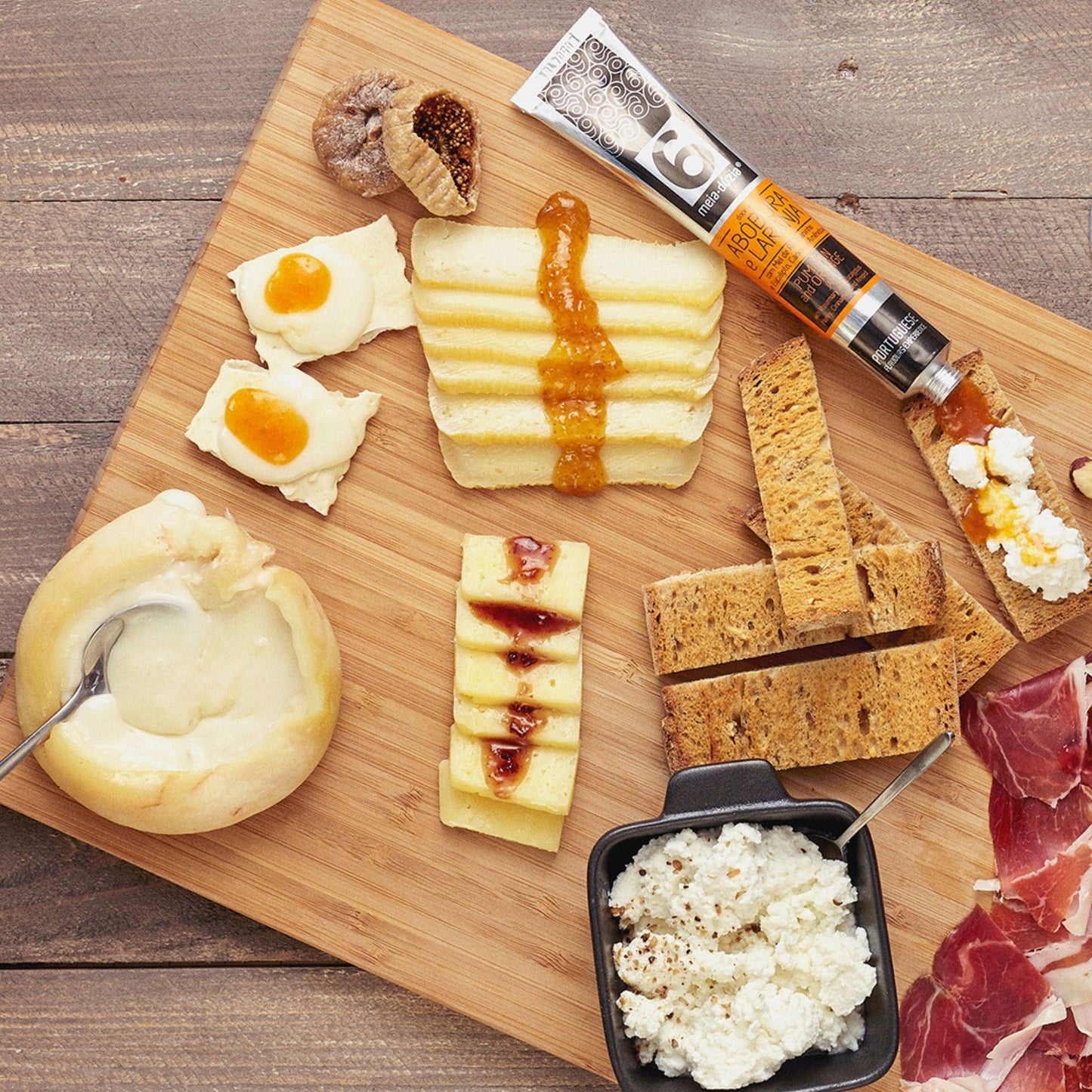 Tábua de queijos portugueses com Doce Extra de Abóbora e Laranja com Mel de Rosmaninho e Eucalipto, Canela e Vinho do Porto meia.dúzia®